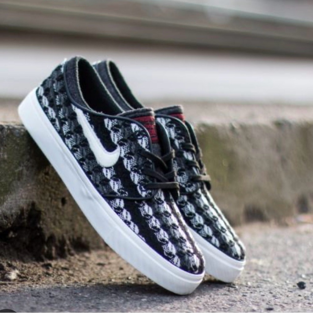 Nike Houndstooth Low-Top Sneakers